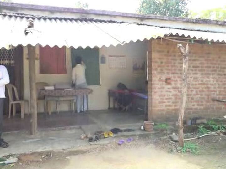 ती जागा त्यांनी निःशुल्क दिली आणि विद्यार्थ्यांच्या शिक्षणाचा प्रश्न मिटला.