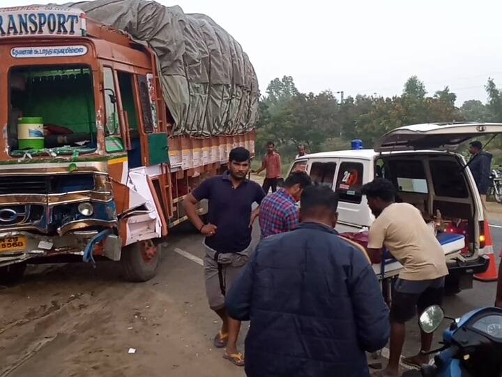 two people killed accident in mayanur. மாயனூர் அருகே டாட்டா ஏஸ் லோடு வாகனம் - லாரி நேருக்கு நேர் மோதி, இருவர் பலி.