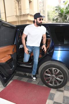 Ranbir Kapoor Pics: न पत्नी ना बेटी...आज भी रणबीर कपूर के दिल के करीब हैं ये शख्स, फोन से हुआ खुलासा