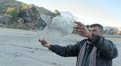 In Photos: બનાસકાંઠાના વિસ્તારોમાં કાતિલ ઠંડીનું મોજું, પાણી જામીને થઈ ગયો બરફ, જુઓ તસવીરો