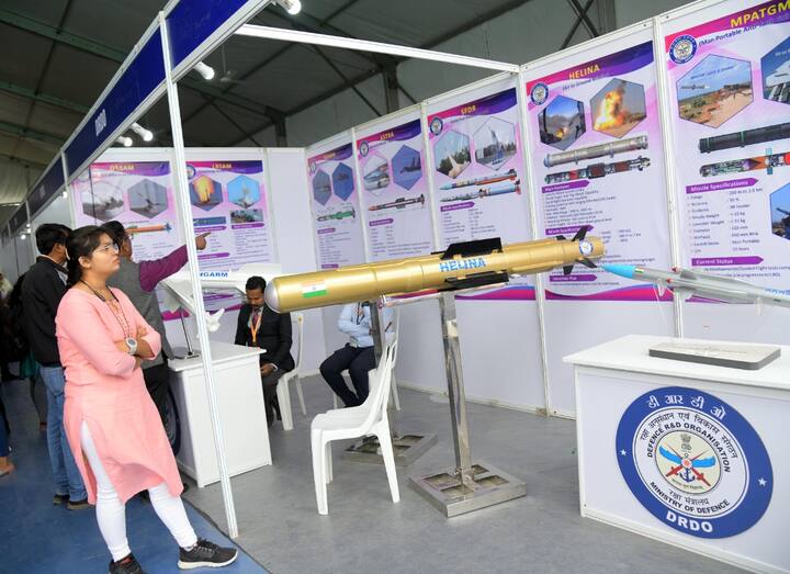 लढाऊ विमानातून जमिनीवर मारा करणाऱ्या मिसाईलचीही प्रतिकृती याठिकाणी ठेवण्यात आली आहे.