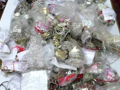 PHOTO : विठ्ठलाच्या खजिन्यात खऱ्या दागिन्यांसह पोतेभरुन खोटे दागिने जमा