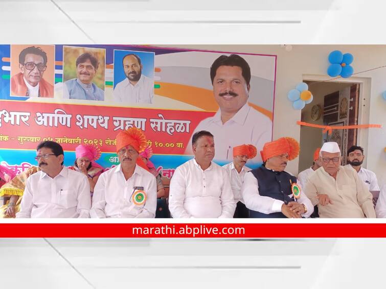 Sarpanch took the oath like chief minister in sangli tasgaon taluka vanjarwadi Sangli News : सांगली जिल्ह्यातील 'या' सरपंचांना मुख्यमंत्री झाल्यासारखं वाटतंय! थेट शपथविधी सोहळा करून स्वीकारला पदभार