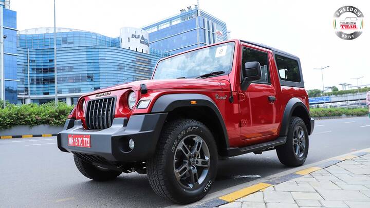 किंमत किती असेल? Mahindra Thar 2WD ची किंमत सुमारे 11-14 लाख रुपये (एक्स-शोरूम) असण्याची अपेक्षा आहे. हे आगामी मारुती सुझुकी जिमनीला टक्कर देईल, जी 2WD आणि 4WD पर्यायांसह पाच-दरवाजा अवतारात सादर केली जाण्याची अपेक्षा आहे.