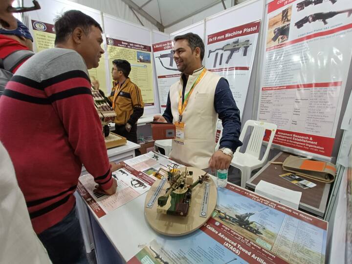 सैन्यातील टँकचेही मिनिएचर या DRDOच्या दालनात ठेवण्यात आले आहे.