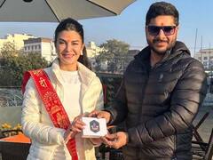 मनी लॉन्ड्रिंग केस के बीच माता वैष्णो के दरबार में पहुंचीं जैकलीन फर्नांडिस, माथे पर टीका और चुन्नी पहने दिखीं एक्ट्रेस