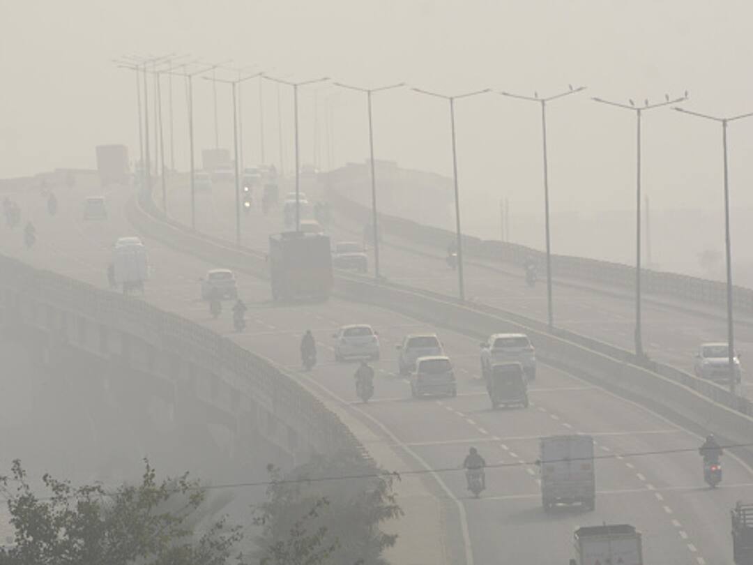 Delhi Reels Under Cold Wave As Mercury Plunges To 2.8 Degrees Celsius. Airport Issues Fog Alert Delhi Continues To Reel Under Cold Wave. 12 Trains Run Late, Delhi Airport Issues Fog Alert Delhi Reels Under Cold Wave As Mercury Plunges To 2.8 Degrees Celsius. Airport Issues Fog Alert