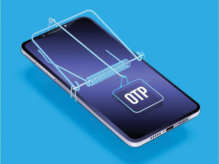वही ओटीपी स्कैमर्स (OTP Scammer) इस सुरक्षा का फायदा उठाकर आपको चुना लगा रहे है. वे मौका मिलते ही आपके बैंक अकाउंट्स को खाली कर देते है. अभी हाल ही में फ्रॉड डिलिवरी एग्जीक्यूटिव्स ग्राहकों से ओटीपी लेकर बैंक फ्रॉड के कई मामले सामने आए है. ओटीपी के साथ फ्रॉड से बचने के लिए आपको कुछ बातों का विशेष ध्यान रखना होगा.