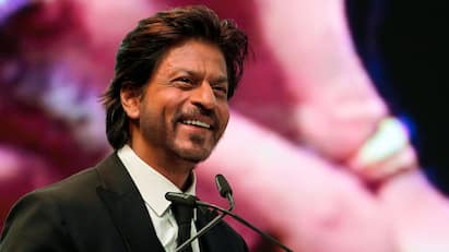 Shah Rukh Khan on Pathaan: Shah Rukh Khan answered about retirement comment on Ask SRK, know in details Shah Rukh Khan on Pathaan: পাঠান-এ বিপর্যয় হবে, অবসর নিন, পাল্টা উত্তর দিতে গিয়ে শাহরুখ লিখলেন...