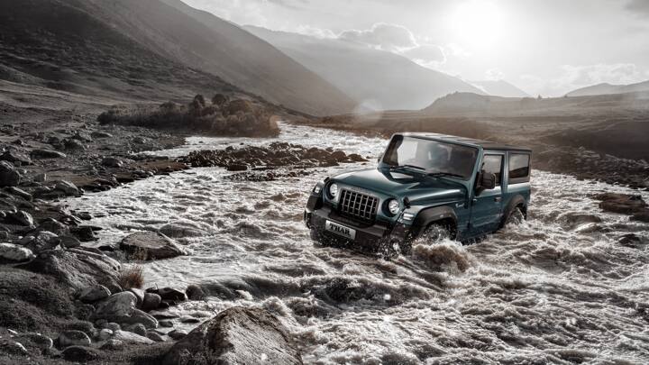 टू-व्हील ड्राईव्ह तंत्रज्ञानासह येणाऱ्या नवीन Mahindra Thar 2WD शी संबधित रोज नवीन माहिती मिळत असते. सूत्रांच्या माहितीनुसार, नवीन SUV अधिकृतपणे 9 जानेवारी रोजी विक्रीसाठी लॉन्च केले जाईल.
