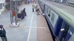 পা পিছলে ট্রেনের নীচে, জওয়ানের ক্ষিপ্রতায় বাঁচল প্রাণ! ভাইরাল ভিডিও