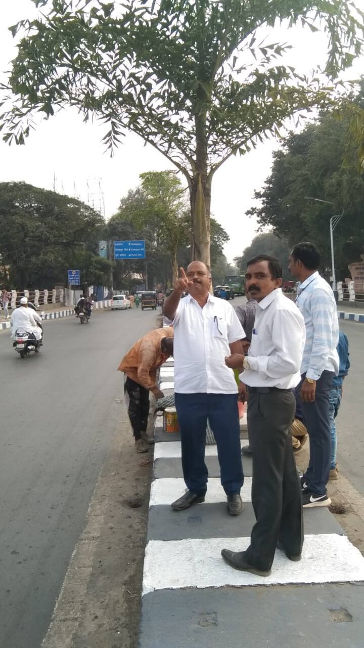 या मार्गावरील रस्ते, पदपथांची दुरुस्ती, चौक तसेच वाहतूक बेटांचे सुशोभिकरण, पथदिव्यांची दुरुस्ती, भिंतींची रंगरंगोटी करण्यात येत आहे.