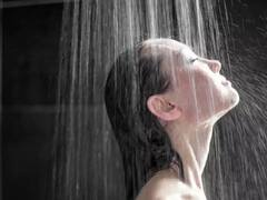 क्या आपकी नहाने की आदत सर्दियों में दिल के दौरे का कारण बन सकती है! जानिए क्या है वजह