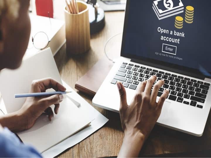 ईपीएफओ ने कहा कि वे किसी भी व्यक्ति के साथ UAN, पासवर्ड, पैन या आधार जैसी संवेदनशील जानकारी शेयर नहीं करें. ईपीएफओ सब्सक्राइबर्स को किसी भी व्यक्ति के साथ फोन या सोशल मीडिया पर इन डिटेल्स को कभी शेयर नहीं करना चाहिए, चाहे वह दूसरी पार्टी ईपीएफओ का प्रतिनिधि होने का दावा क्यों न करता हो.