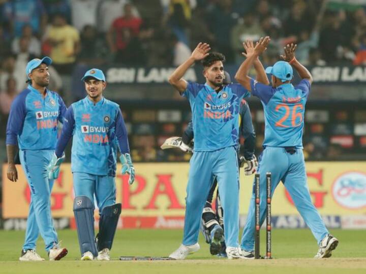 IND vs SL, 2nd T20: Sri Lanka given target of 207 runs against India 1st Innings MCA Stadium IND vs SL, 1st Inning : कर्णधार शनाकाची तुफान फलंदाजी, कुसल मेंडिसचंही अर्धशतक, श्रीलंकेचं भारतासमोर 207 धावाचं आव्हान