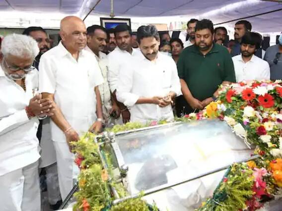 Andhra Pradesh Cm Jagan Reddy Pays Tribute To Visakha Diary Chairman Tulasi Rao See Pics 3631