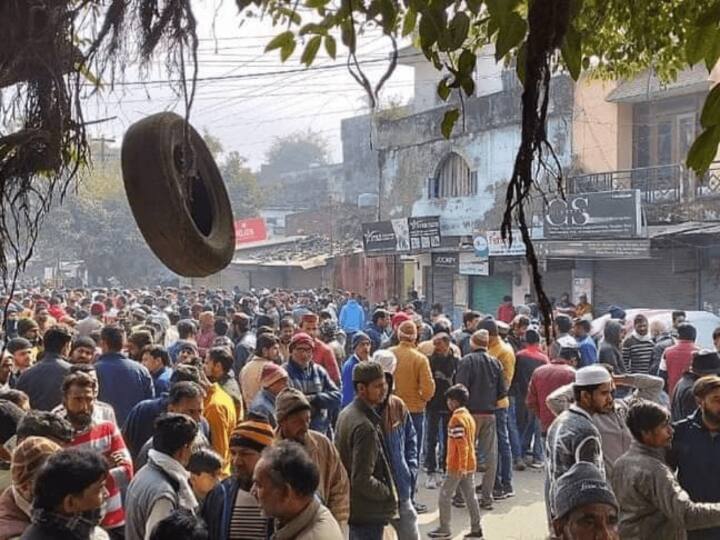 Supreme Court Hearing Today on Haldwani Railway Land Encroachment Case Petition Against Uttarakhand High Court हल्द्वानी के 50 हजार लोगों की जिंदगी पर संकट! हाईकोर्ट के फैसले के खिलाफ आज सुनवाई करेगा सुप्रीम कोर्ट, जानिए क्या है पूरा मामला