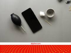 Smartphone की साफ सफाई करनी है जरूरी, लेकिन जरूर रखें इन बातों का ख्याल