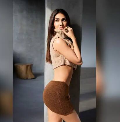 Vaani Kapoor Photos: ਬਾਲੀਵੁੱਡ ਅਦਾਕਾਰਾ ਵਾਣੀ ਕਪੂਰ ਆਪਣੀ ਖੂਬਸੂਰਤੀ ਲਈ ਜਾਣੀ ਜਾਂਦੀ ਹੈ। ਹਾਲ ਹੀ 'ਚ ਕੜਾਕੇ ਦੀ ਸਰਦੀ ਦੇ ਬਾਵਜੂਦ ਅਦਾਕਾਰਾ ਨੇ ਕਈ ਹੌਟ ਤਸਵੀਰਾਂ ਸ਼ੇਅਰ ਕੀਤੀਆਂ ਹਨ।