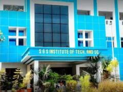 बीमारी का फायदा उठाकर कॉलेज प्रोफेसर ने की छात्रा से छेड़छाड़, पुलिस ने किया गिरफ्तार