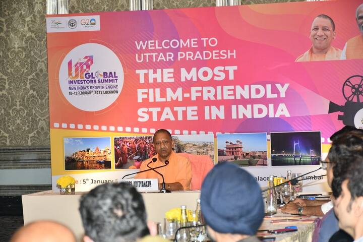 दरअसल सीएम योगी आदित्यनाथ ने आज मुंबई के ताज होटल में यूपी ग्लोबल इन्वेस्टर्स समिट को लेकर  उद्योगपतियों से मुलाकात की.