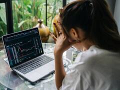 మార్కెట్లో రెసెషన్‌ భయం! 18K దిగువకు నిఫ్టీ - 24 పైసలు బలపడ్డ రూపాయి