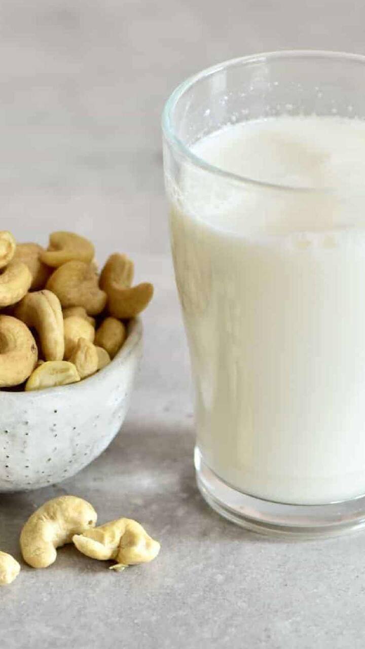 Cashew Milk : काजू हे प्रत्येकाच्या आवडत्या ड्रायफ्रूट्समध्ये येते. लोकांना काजू खायला प्रचंड आवडतात.