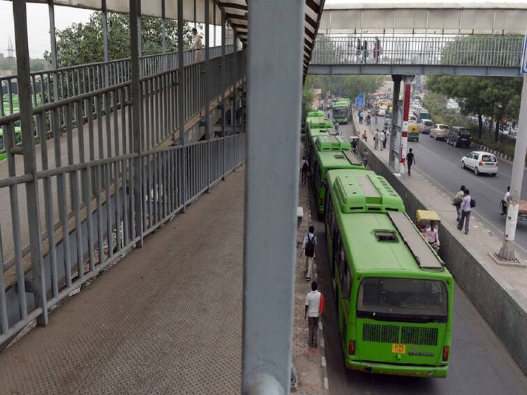 Delhi Man allgedly masturbates next to girl DTC bus Rohini viral video social media twitter marshal Bihar resident Delhi Man Caught Masturbating In Front Of Girl On DTC Bus: Report