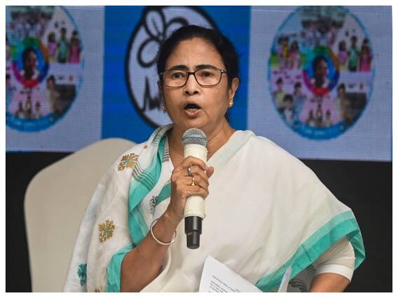 Vande Bharat: 'बंगाल नहीं बिहार में हुआ अटैक', सीएम ममता ने कहा- वंदे भारत पुरानी, इंजन नया Vande Bharat: 'बंगाल नहीं बिहार में हुआ अटैक', सीएम ममता ने कहा- वंदे भारत पुरानी, इंजन नया