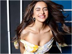 Rakul Preet Singh:  పూల గౌనులో రకుల్ ప్రీత్ సింగ్ అందాలు