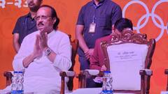 फडणवीसांना घड्याळ दाखवलं अन् अजित पवार उपमुख्यमंत्र्यांच्या खुर्चीवर झाले 'विराजमान'