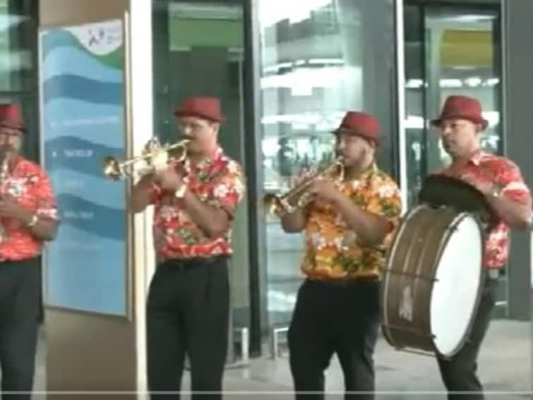 Watch: Passengers Receive Warm Welcome At Mopa Airport Inaugurated By PM Modi In Goa Watch: Passengers Receive Warm Welcome At Mopa Airport Inaugurated By PM Modi In Goa