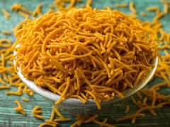 क्या आप भी चाव से खाते हैं 'आलू की भुजिया'? जान लें फायदे और नुकसान