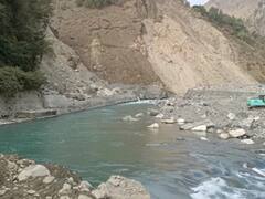 धारचूला में नेपाल की तरफ से पथराव, पत्थरबाजों की वजह से तटबंध के निर्माण में आ रही दिक्कत