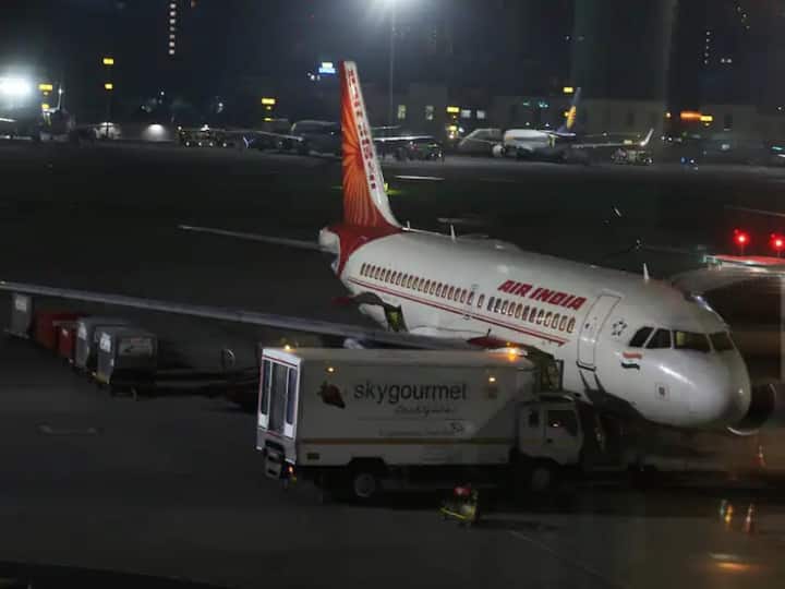 Air India की एक और फ्लाइट में शख्स ने किया पेशाब, पुलिस की छापेमारी, DGCA ने पूछा- क्यों नहीं लें एक्शन? 10 बड़ी बातें