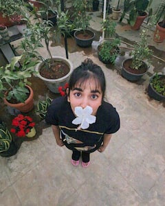 Komali Prasad: చెవిలో పువ్వు పెట్టిన కోమలి ప్రసాద్