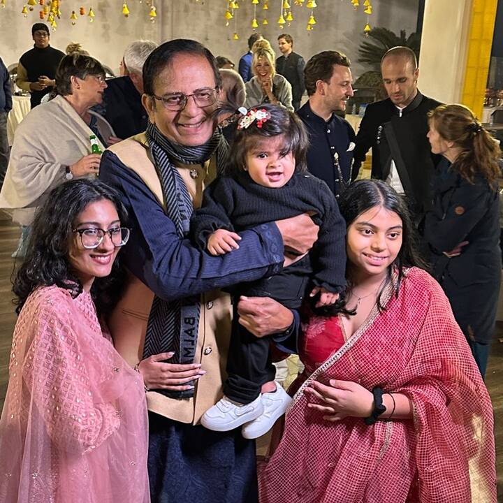 Rajeev also shared a picture of his father posing for a picture with his three grandchildren including Sushmita's daughters and Rajeev's daughter.