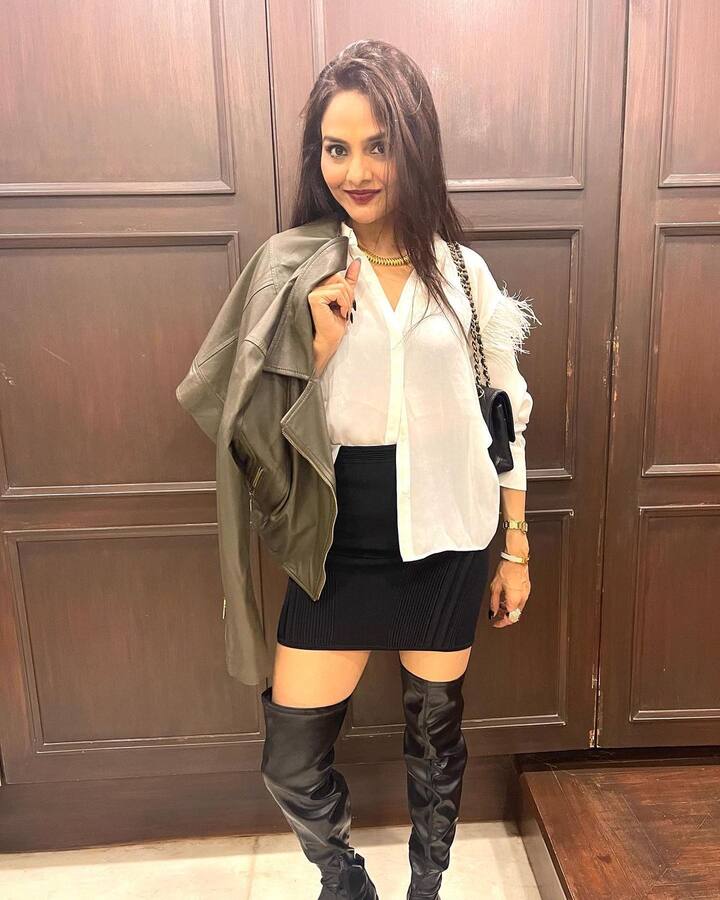 इसके बाद उन्होंने ‘रोजा’ 'दिलजले', 'रिटर्न ऑफ ज्वैल थीफ', 'रावण राज', 'उड़ान', 'हथकड़ी', 'यशवंत' और 'पहचान' जैसी फिल्मों में काम किया.