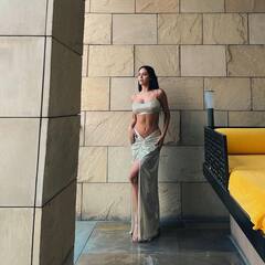 Esha Gupta Photos: ईशा गुप्ता ने शेयर किया रिवीलिंग लुक, एक-एक तस्वीर से नहीं हटेगी आपकी नज़र