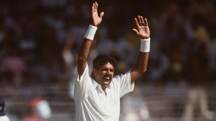 ৩৫৬টি ম্যাচে কপিল দেব মোট ৬৮৭টি উইকেট নিয়েছেন। কপিলের পরে ভারতীয় হিসাবে দ্বিতীয় স্থানে রয়েছেন জাহির খান। তিনি মোট ৫৯৭টি উইকেট নিয়েছেন।