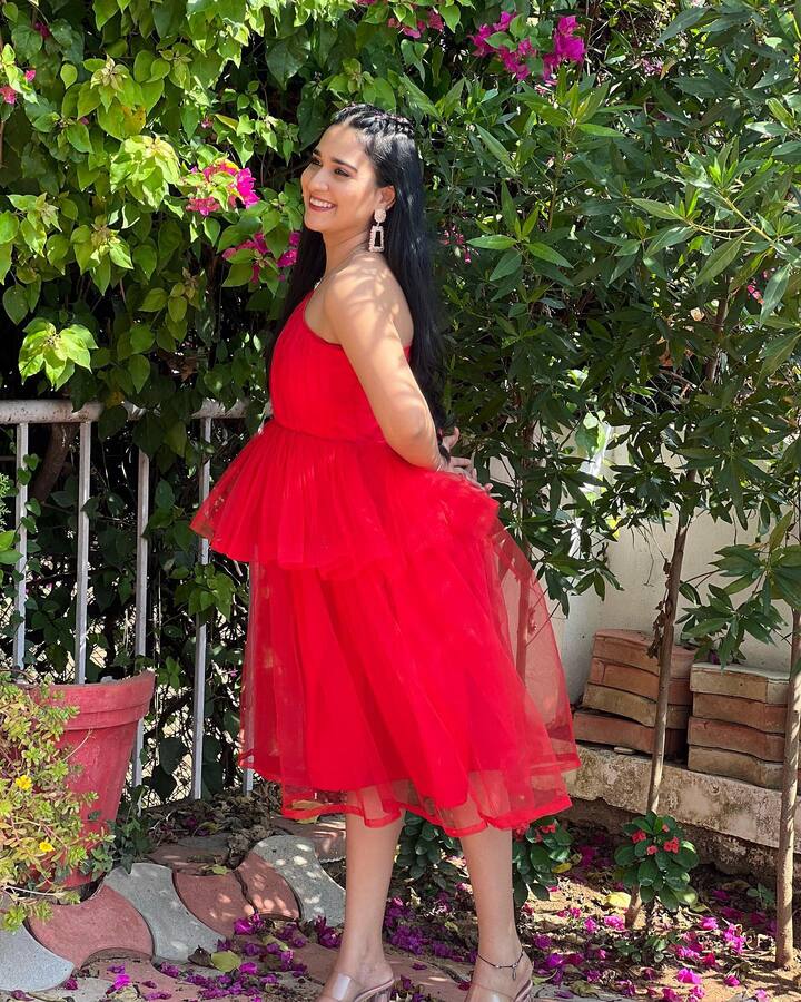 గుప్పెడంతమనసు సాక్షి(రసజ్ఞ) ఫొటోస్(Image credit: Rasagnya/Instagram)