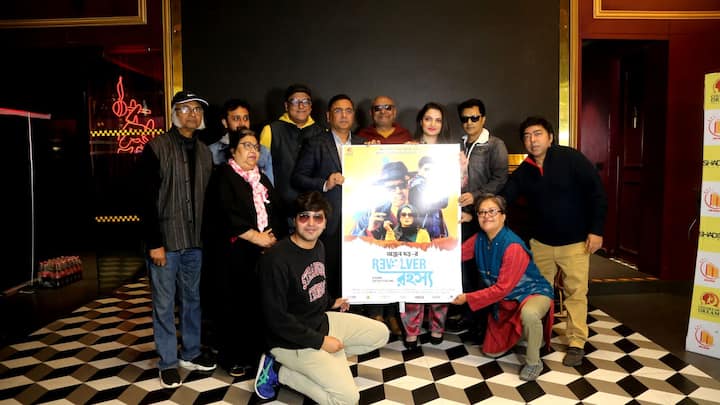 শুধুই কী গোয়েন্দা গল্প? নাহ.. গল্পের গোয়েন্দা রহস্য সমাধানে গিয়ে প্রেমেও পড়েন। এর আগে অঞ্জন দত্ত পরিচালিত  'ড্যানি ডিটেকটিভ আইএনসি'-এ অভিনয় করেছেন সুপ্রভাত দাস।