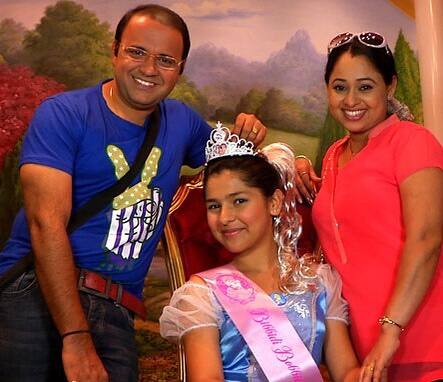 ‘आत्मराम भिड़े’ का रोल मंदार चंदवादकर (Mandar Chandwadkar) निभाते हैं. 46 साल के मंदार पिछले 14 सालों से ‘तारक मेहता’ से जुड़े हुए हैं.