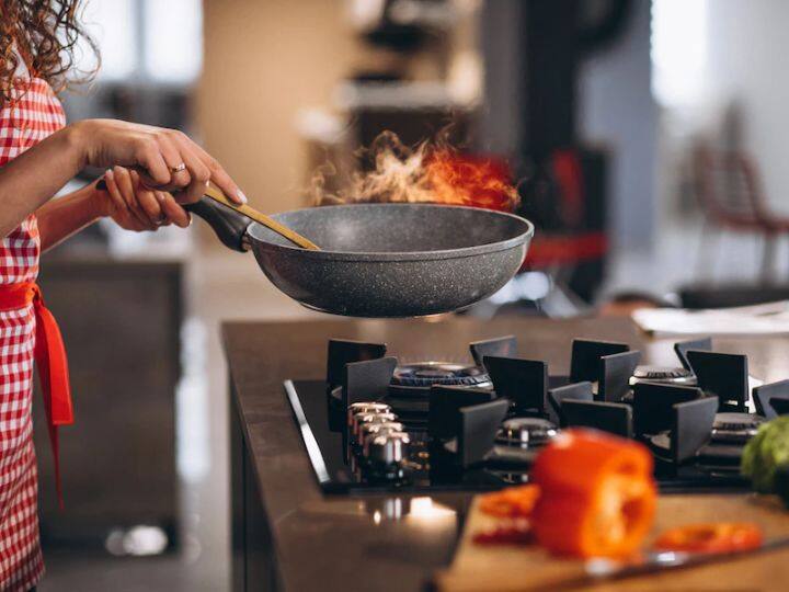 Avoid These Five Cooking Mistakes To Maintain Nutrition In Food Cooking Mistakes: खाना बनाते वक्त अक्सर होती हैं ये पांच गलतियां, जिनसे बचना बेहद जरूरी