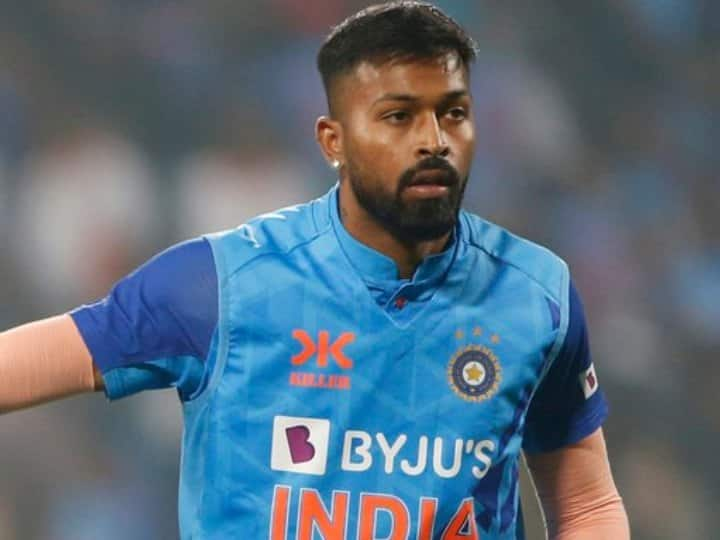 cricket news: Hardik Pandya abusing word video viral from second odi match against sri lanka in kolkata Hardik Pandya પંડ્યાની ખરાબ હરકત, ગાળ કાઢીને મેદાન પર ચહલ પાસે મંગાવ્યુ પાણી, જુઓ વીડિયો