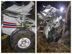 In Photos: रीवा में मंदिर के गुंबद और पेड़ से टकराकर विमान हुआ क्रैश, मौके पर पसरा मलबा, देखें तस्वीरें