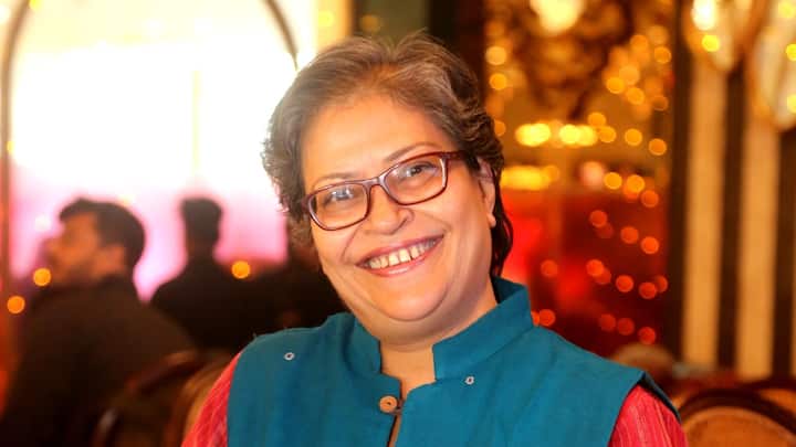 এছাড়াও রয়েছেন সুদীপা বসু, তানিকা বসু, চন্দন সেন, ও ছন্দক চৌধুরী।