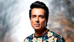 ট্রেনের দরজায় বসে সফরে আপত্তি রেলওয়ের, ক্ষমা চাইলেন সোনু সুদ