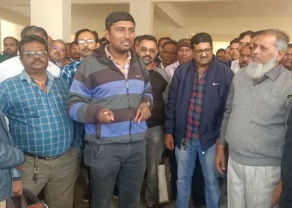 Vadodara: BLOની મીટીંગમાં પ્રાંત ઓફિસરે શિક્ષકને ગેટ આઉટ કહી અપમાનિત કરતા શિક્ષકો વિફર્યા, 3 કલાક મચ્યો હોબાળો