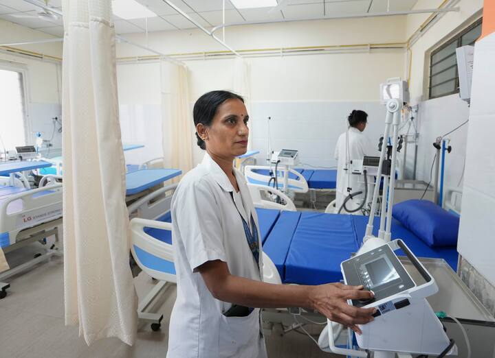 गेल्या 24 तासांत चार कोरोना रुग्णांचा मृत्यू झाला आहे. दरम्यान, देशात XBB व्हेरियंटचे दोन नवे रुग्ण आढळले असून आता देशात XBB व्हेरियंटचे सात रुग्ण आहेत.